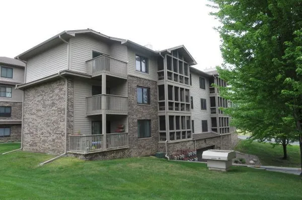 $208,000 | 3801 West 98th Street, Unit 402, Bloomington, MN 55431