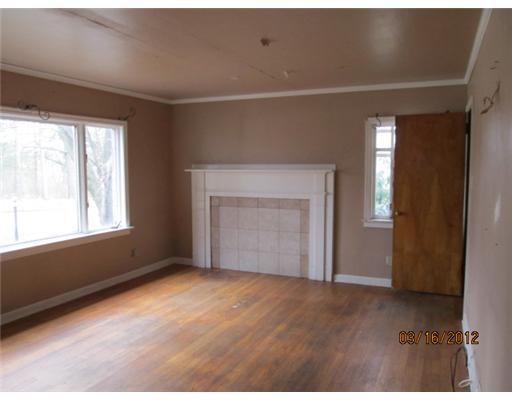 144 Lake Somerset, PA 15501 - Photo 3 of 12 Living Room.