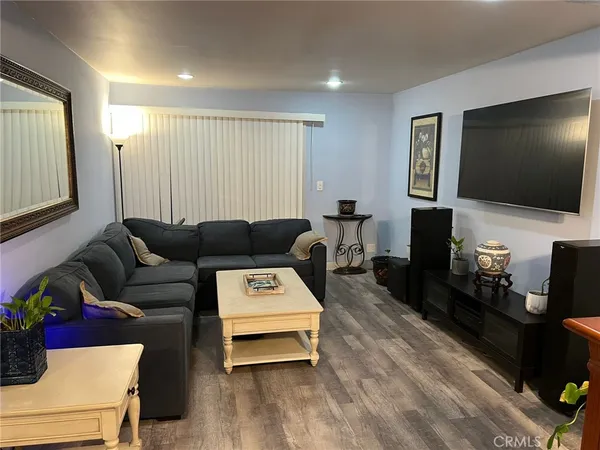 $2,700 | 18620 Hatteras Street, Unit 113, Tarzana, CA 91356