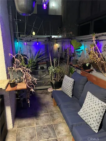 $2,700 | 18620 Hatteras Street, Unit 113, Tarzana, CA 91356