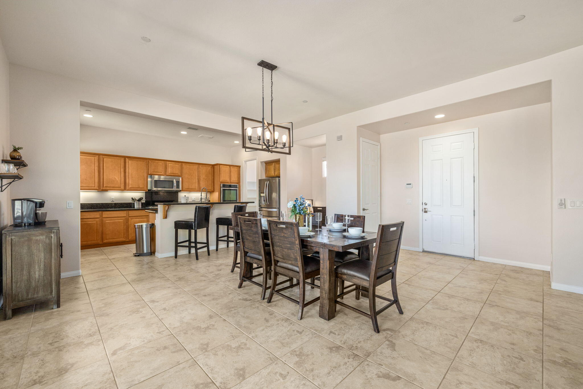 41252 Gaslight Avenue Bermuda Dunes, CA 92203 - Photo 8 of 37 a view of a dining area with furniture