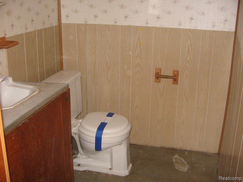 17339 Rougeway Street Livonia, MI 48152 - Photo 17 of 19 IMG_0061.JPG