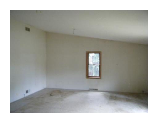 114 Ridgeview Drive Aliquippa, PA 15001 - Photo 4 of 6 Living Room.