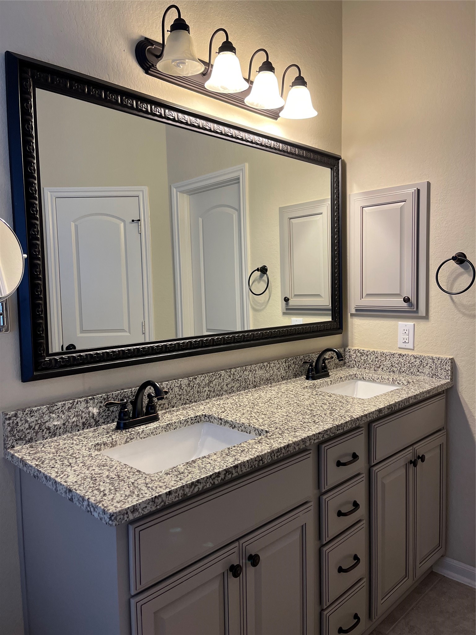 12250 La Strada Street Richmond, TX 77406 - Photo 25 of 38 Primary Bathroom