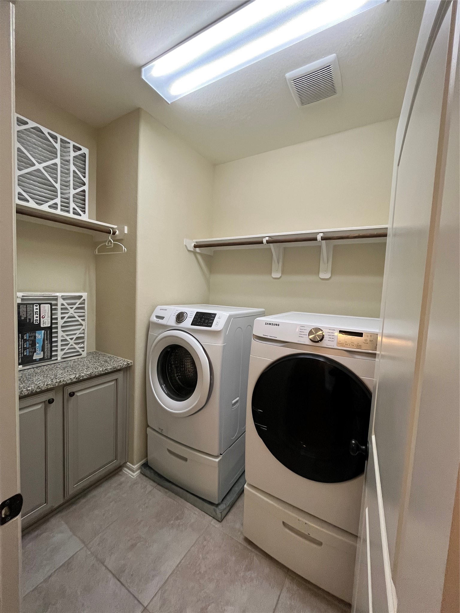 12250 La Strada Street Richmond, TX 77406 - Photo 28 of 38 Laundry room