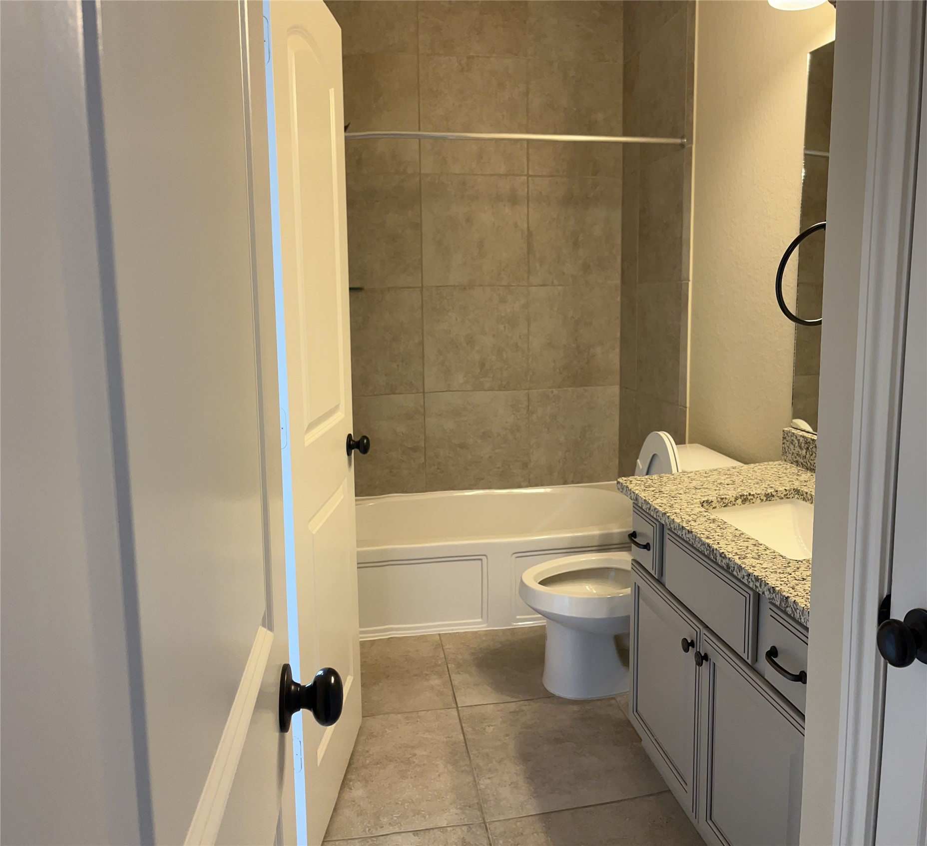 12250 La Strada Street Richmond, TX 77406 - Photo 30 of 38 Second Bathroom between two bedrooms