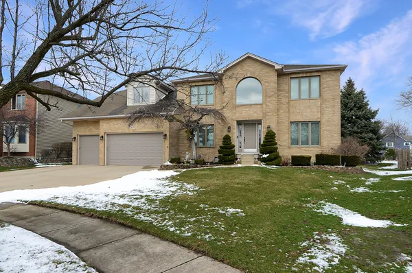 $739,900 | 909 Hampton Drive, Carol Stream, IL 60188