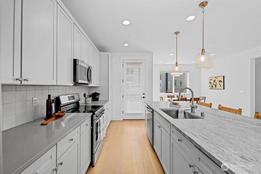 16 160th Place Southeast Bothell, WA 98012 - Photo 7 of 32