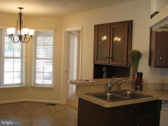 12322 Riverview Road Fort Washington, MD 20744 - Photo 16 of 30 Kitchen Eat-In Area