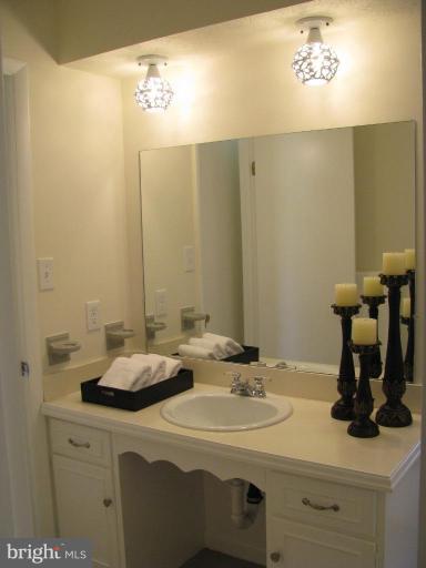 12322 Riverview Road Fort Washington, MD 20744 - Photo 19 of 30 Jack & Jill Bathroom