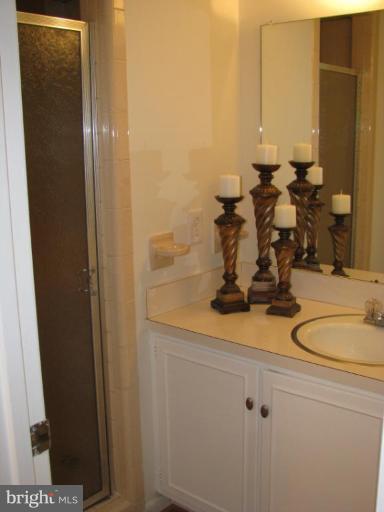 12322 Riverview Road Fort Washington, MD 20744 - Photo 25 of 30 Bath off 4th Bedroom