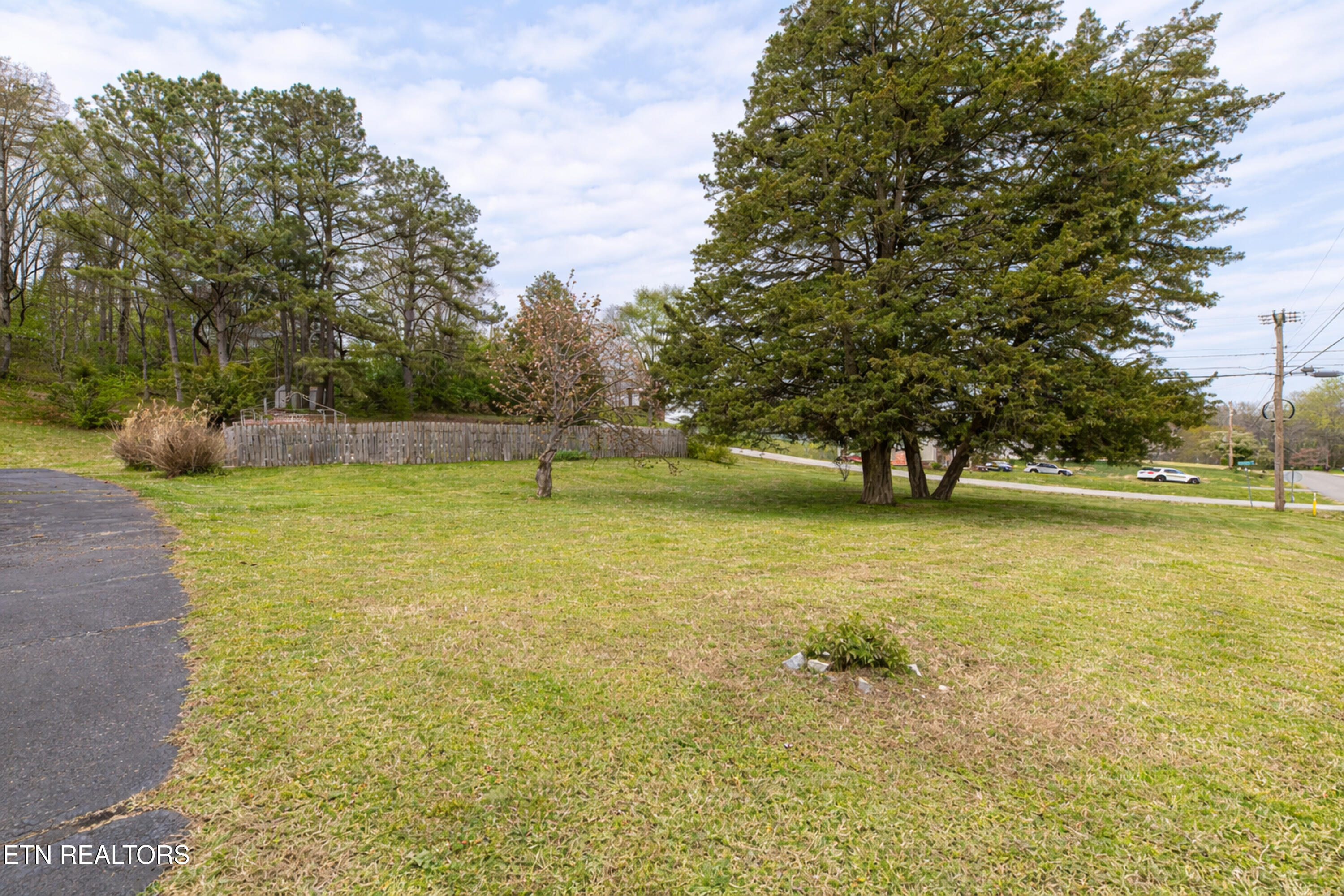 655 Wesley Road Lenoir City, TN 37772 - Photo 31 of 36 655 Wesley-31