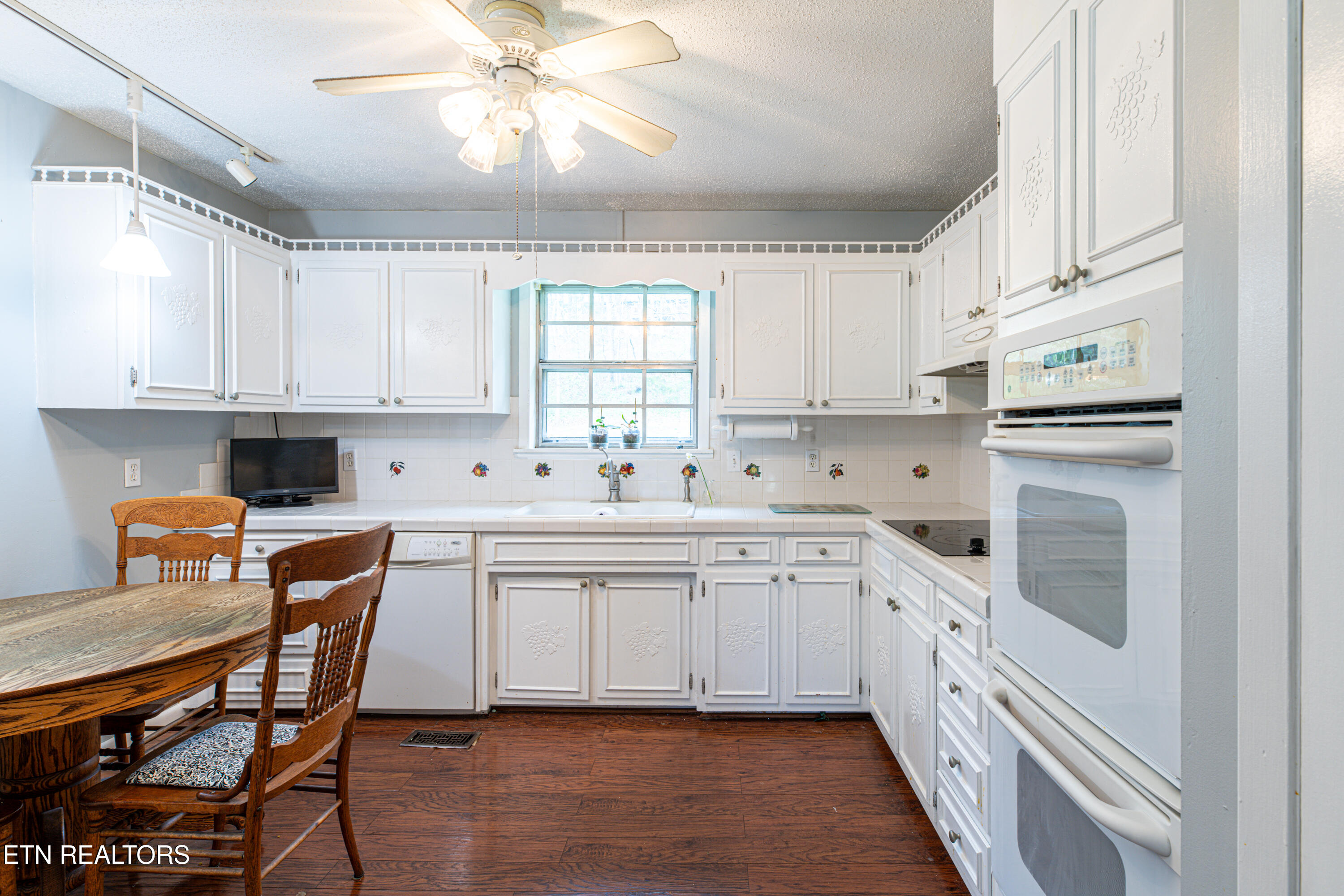 655 Wesley Road Lenoir City, TN 37772 - Photo 9 of 36 655 Wesley-9