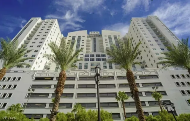 $3,595 | 150 South Las Vegas Boulevard, Unit 2505, Las Vegas, NV 89101