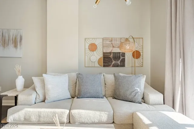 $3,595 | 150 South Las Vegas Boulevard, Unit 2505, Las Vegas, NV 89101