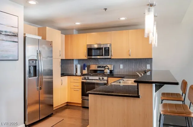 $3,595 | 150 South Las Vegas Boulevard, Unit 2505, Las Vegas, NV 89101