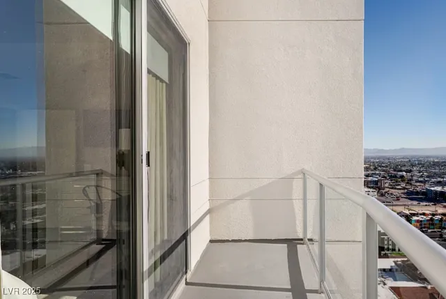 $3,595 | 150 South Las Vegas Boulevard, Unit 2505, Las Vegas, NV 89101