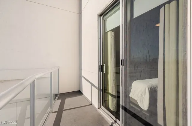 $3,595 | 150 South Las Vegas Boulevard, Unit 2505, Las Vegas, NV 89101