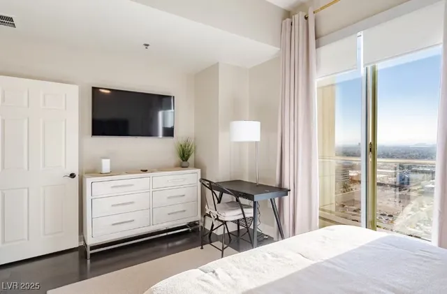 $3,595 | 150 South Las Vegas Boulevard, Unit 2505, Las Vegas, NV 89101