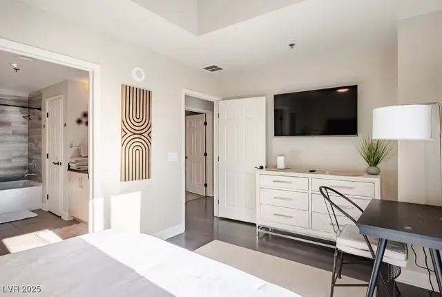 $3,595 | 150 South Las Vegas Boulevard, Unit 2505, Las Vegas, NV 89101