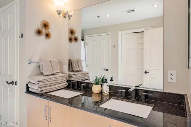 $3,595 | 150 South Las Vegas Boulevard, Unit 2505, Las Vegas, NV 89101