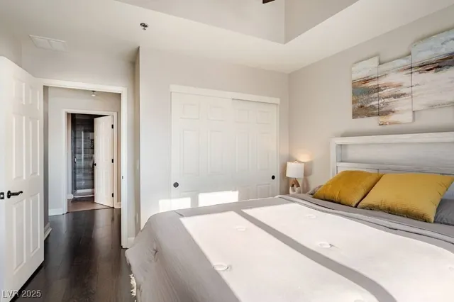 $3,595 | 150 South Las Vegas Boulevard, Unit 2505, Las Vegas, NV 89101