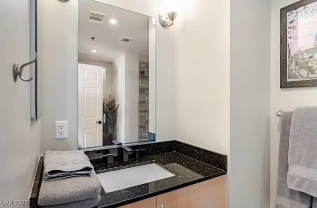 $3,595 | 150 South Las Vegas Boulevard, Unit 2505, Las Vegas, NV 89101