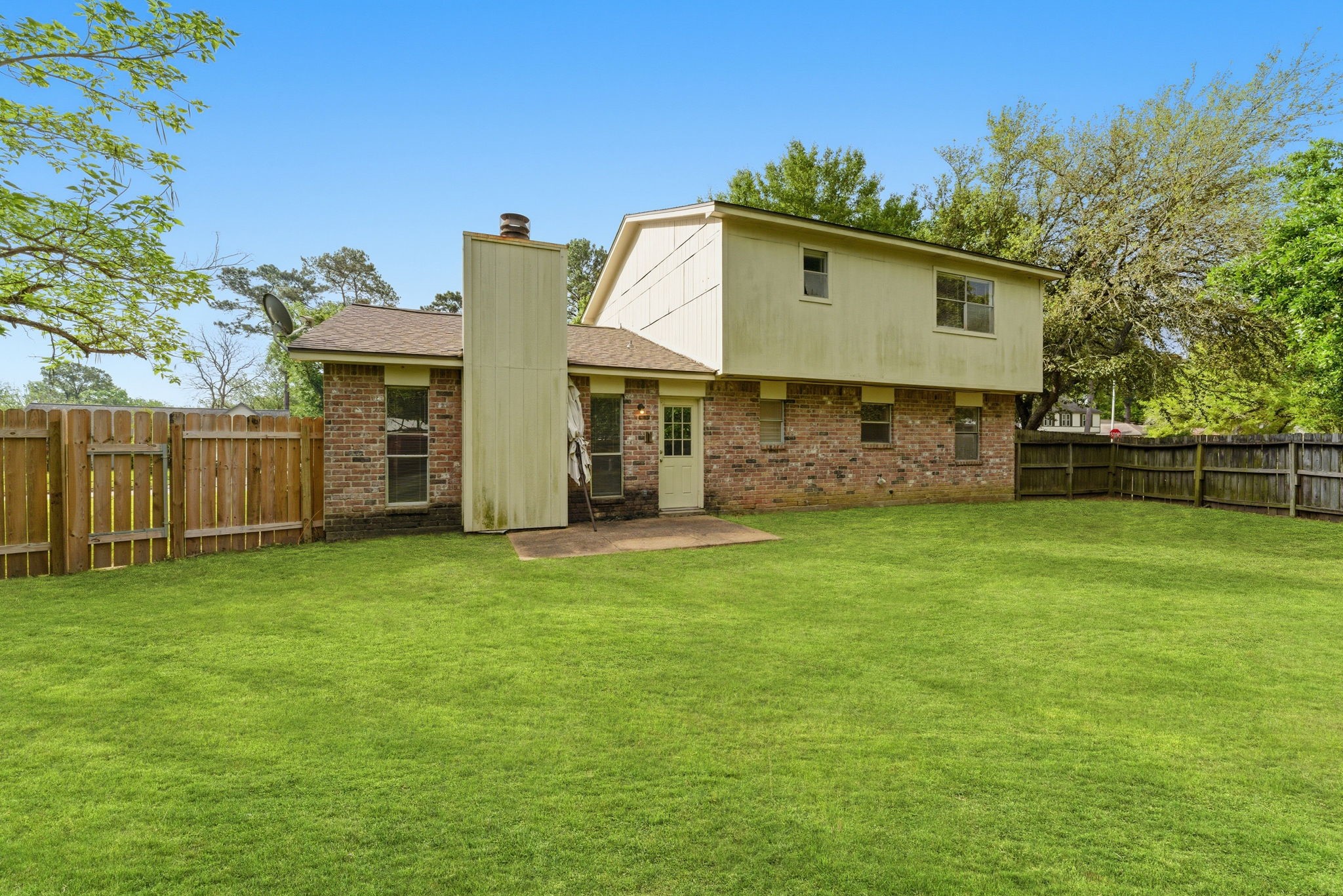 6914 Ten Curves Road Spring, TX 77379 - Photo 25 of 26 Equipped with ample space on both sides of yard.