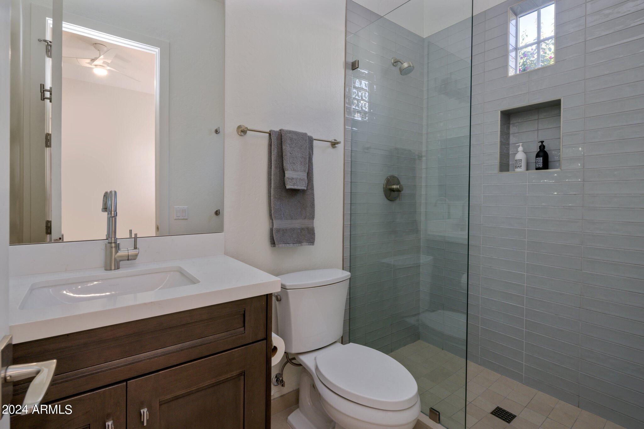 9528 East Mountain Spring Road Scottsdale, AZ 85255 - Photo 26 of 41 Guest Room Bath