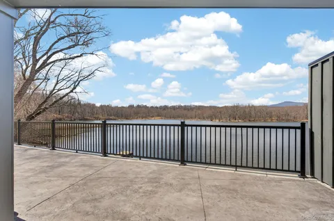 $975,000 | 22 Icehouse Drive, Saugerties, NY 12477