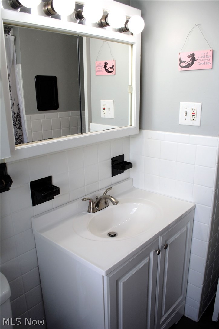 4252 Stilmore Road Cleveland, OH 44121 - Photo 24 of 31