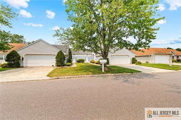 $459,000 | 664B Azalea Plaza, Unit 664B, Monroe Township, NJ 08831