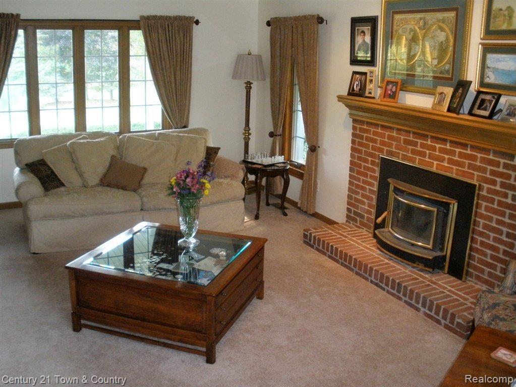 8280 Kier Road Clarkston, MI 48348 - Photo 16 of 25 Spacious living room
