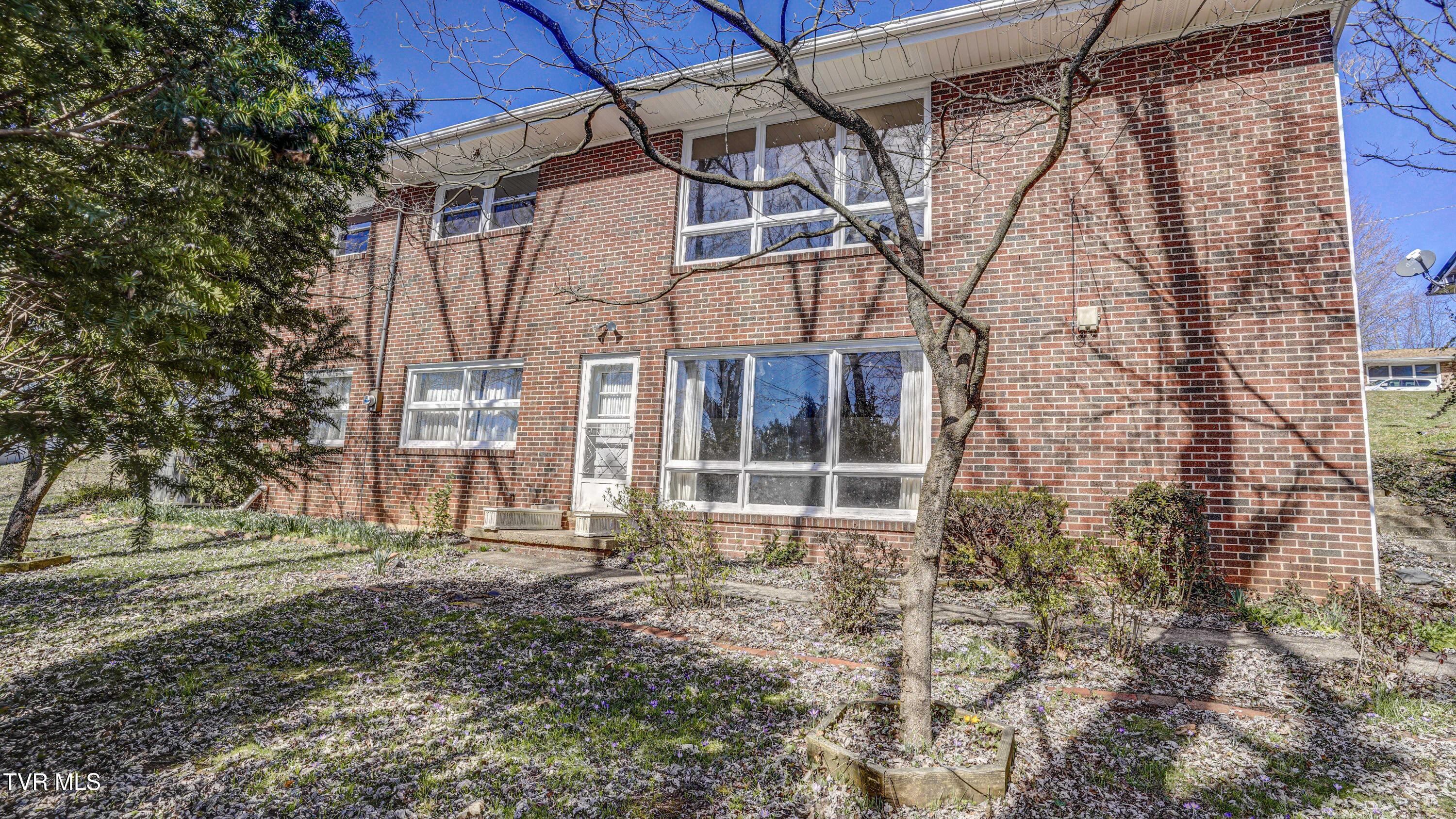 545 Bays View Road Kingsport, TN 37660 - Photo 8 of 50 _DSC4352_3_4_5_6
