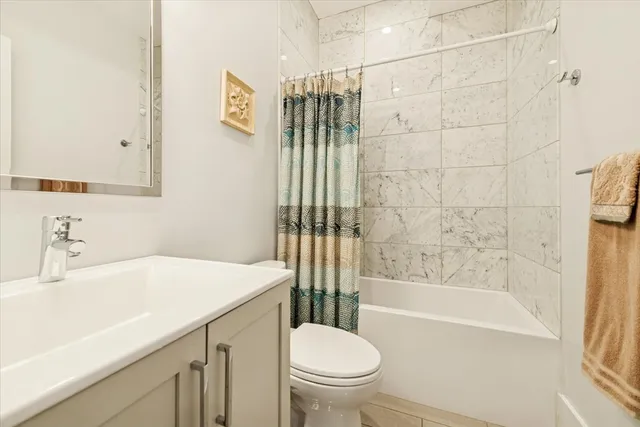 $599,000 | 1510 West Bryn Mawr Avenue, Unit 2, Chicago, IL 60660