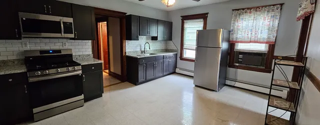 $1,700 | 71 Arnold Street, Unit 3, Hartford, CT 06106