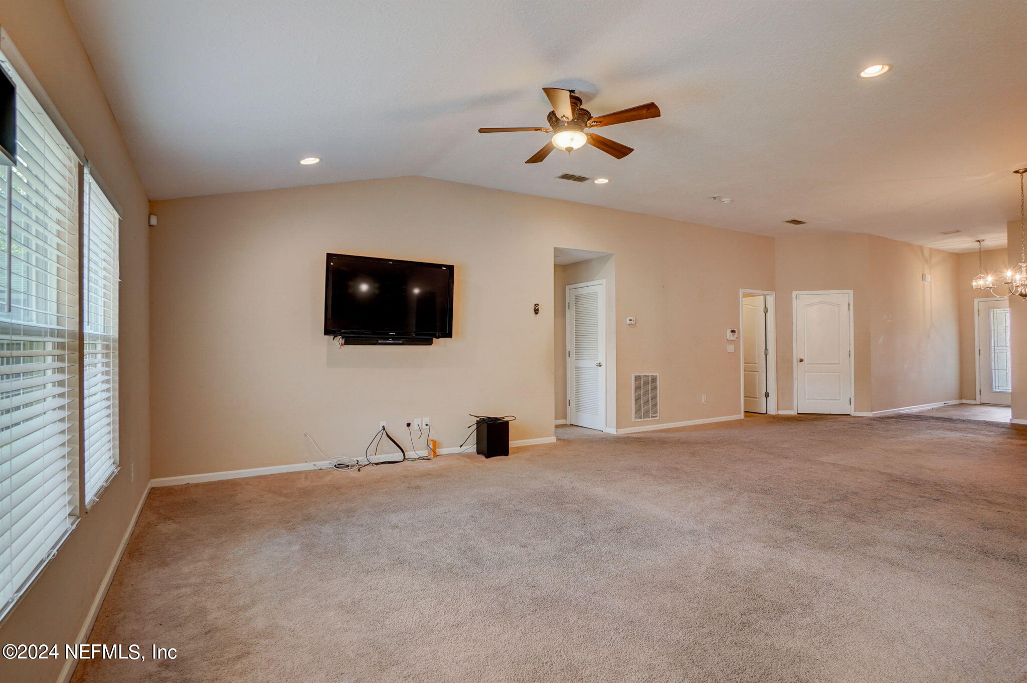 5702 Round Table Road Jacksonville, FL 32254 - Photo 5 of 31 Living Room