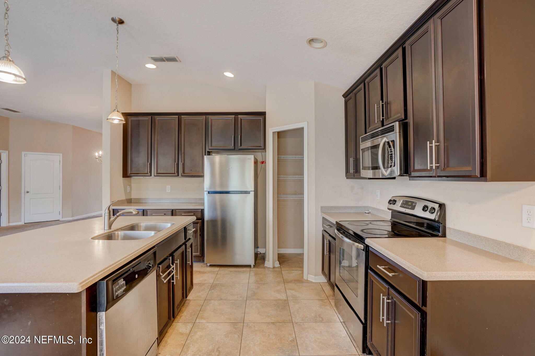 5702 Round Table Road Jacksonville, FL 32254 - Photo 10 of 31 Kitchen