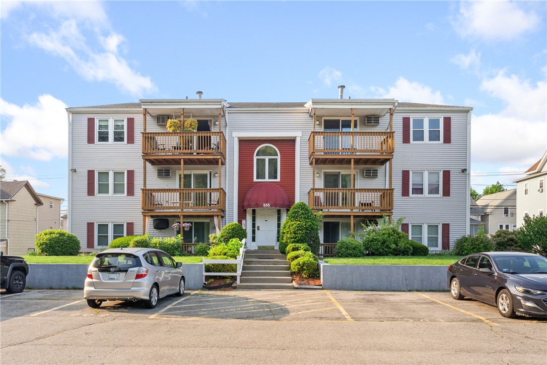 555 Diamond Hill Road, Unit 303 Woonsocket, RI 02895 - Photo 3 of 15
