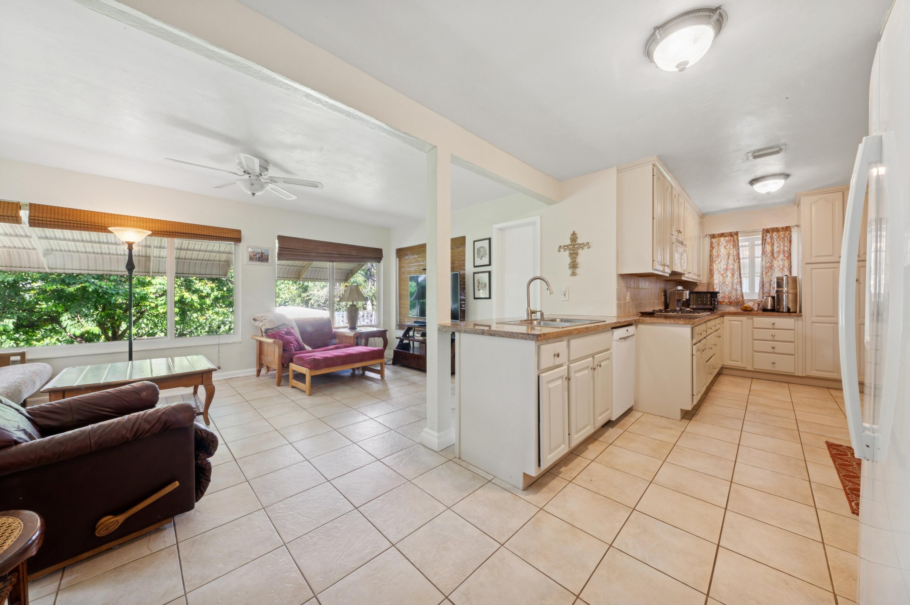 167 Northwest 6th Avenue Boca Raton, FL 33432 - Photo 9 of 20 Kitchen/Sitting Room