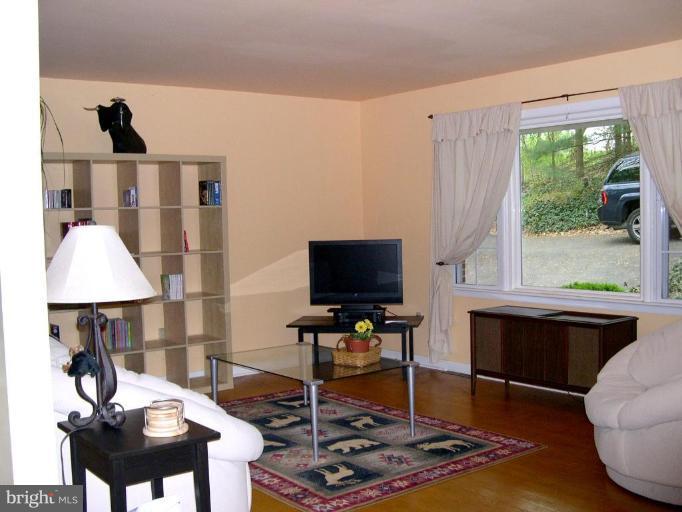 552 Blacksnake Road Elkton, MD 21921 - Photo 2 of 23 Living Room 2