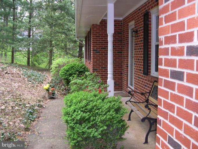 552 Blacksnake Road Elkton, MD 21921 - Photo 15 of 23 Front Sitting Area