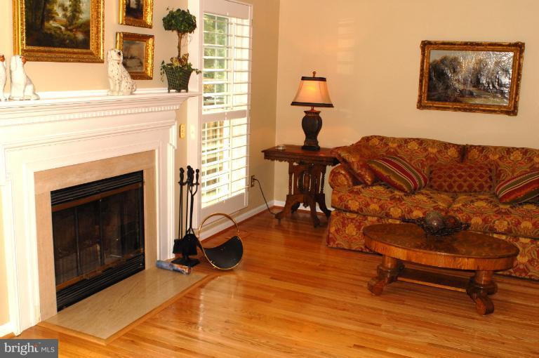 153 Finale Terrace Silver Spring, MD 20901 - Photo 13 of 18 Living Room