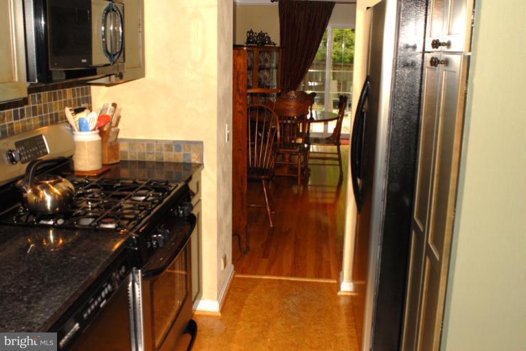 153 Finale Terrace Silver Spring, MD 20901 - Photo 4 of 18 Kitchen