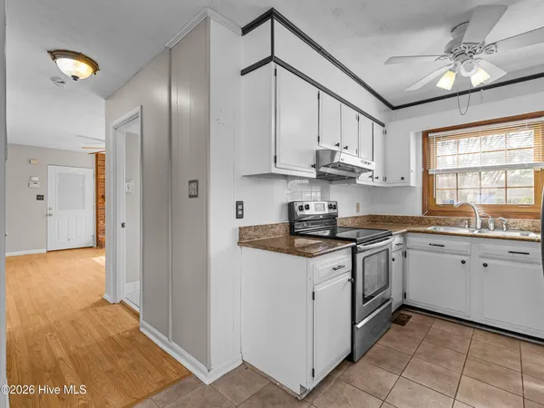 $255,000 | 422 Thomas Drive, Jacksonville, NC 28546