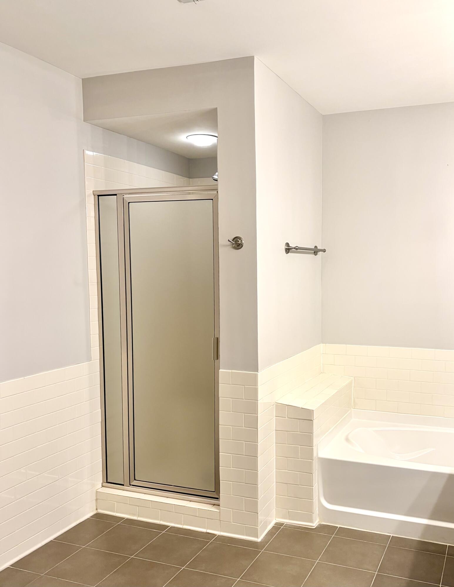 200 Manufacturers Road, Unit 315 Chattanooga, TN 37405 - Photo 25 of 30 Walk-In Shower