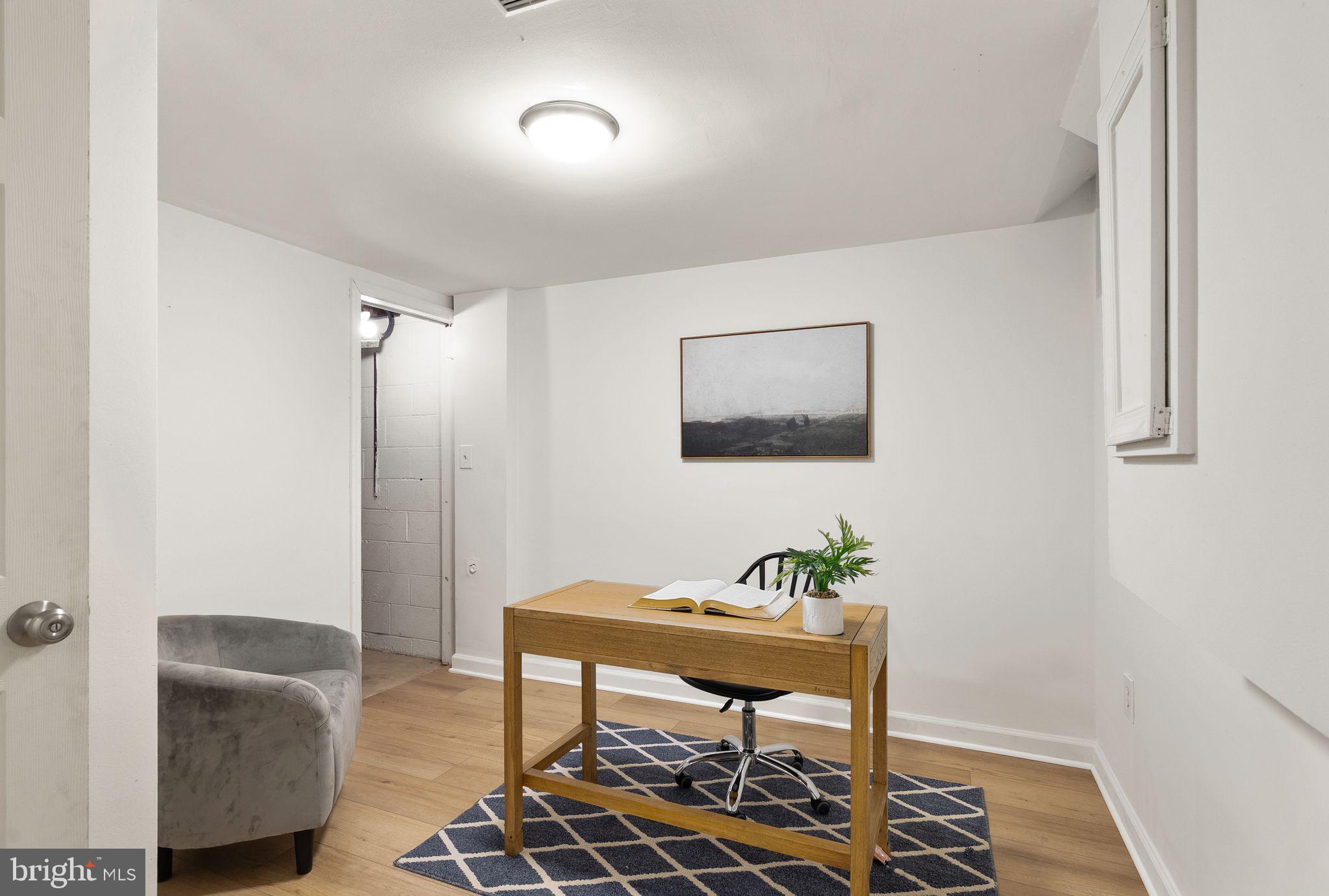 11577 Maple Ridge Road Reston, VA 20190 - Photo 12 of 48 a living room with furniture and a potted plant