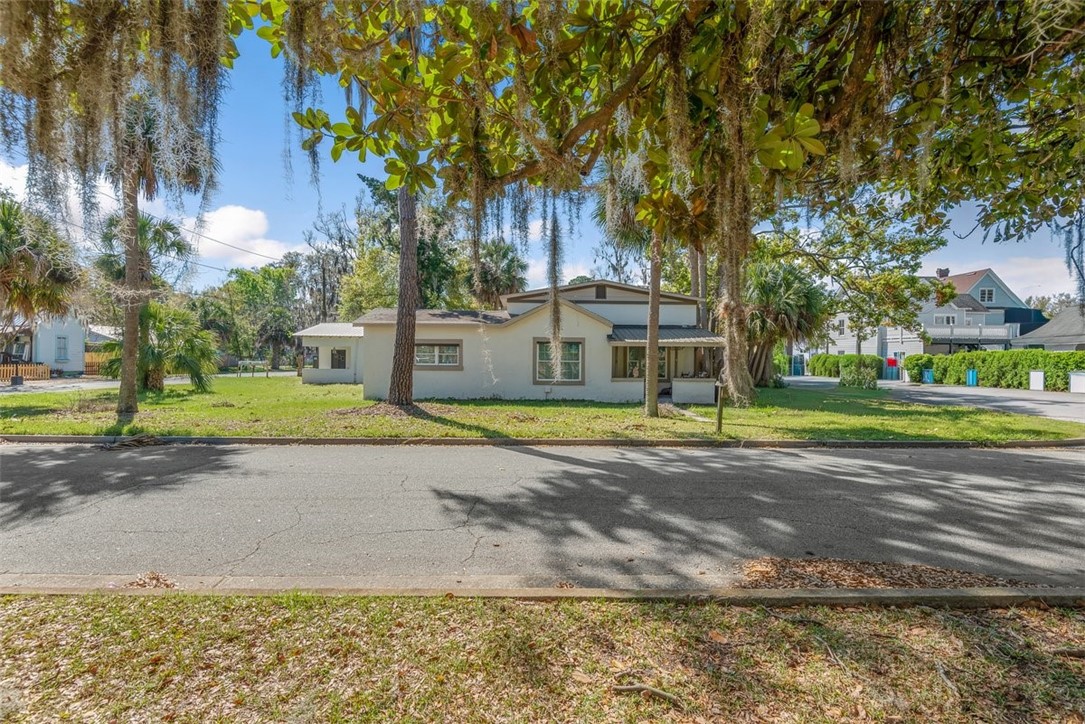 8 Wright Square Brunswick, GA 31520 - Photo 1 of 24