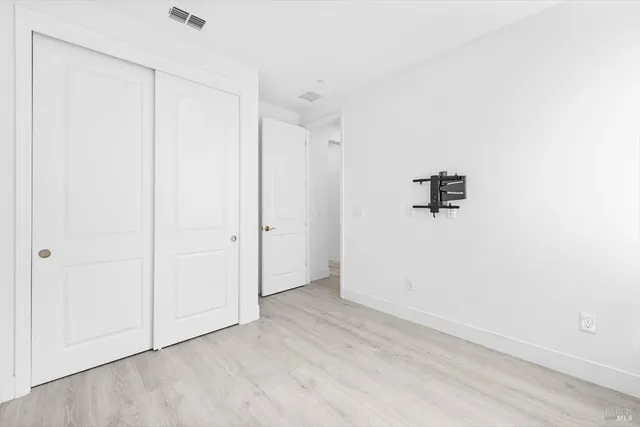 an empty room with a empty space