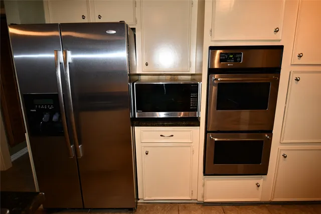 a view of a livingroom with a ceiling fan and window